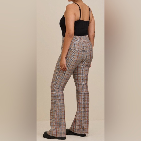 Torrid Pocket Flare Luxe Ponte High-Rise Plaid Pant, size 1R - Picture 3 of 17